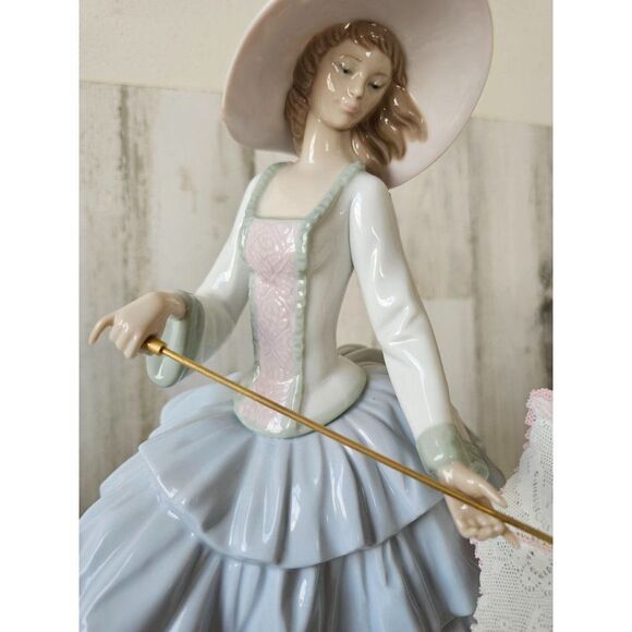 Lladro 6542 stroll in sun parasol RARE umbrella girl Victorian dress flower bonn - Picture 2 of 9